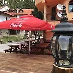Forest Glade-апартаменти и за гости 3*