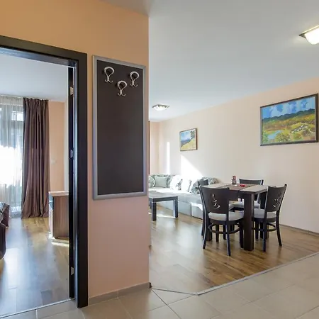 Forest Glade-апартаменти и за гости 3*