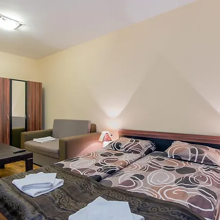 Apartmanhotel Forest Glade-апартаменти и за гости 3*