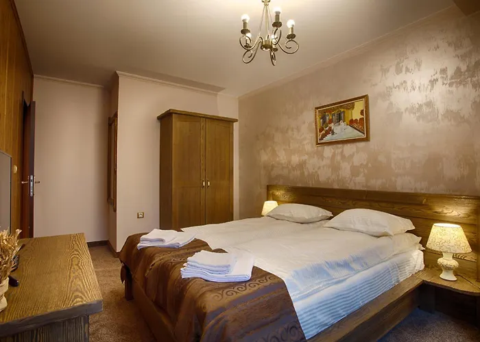 Forest Glade-апартаменти и за гости 3*