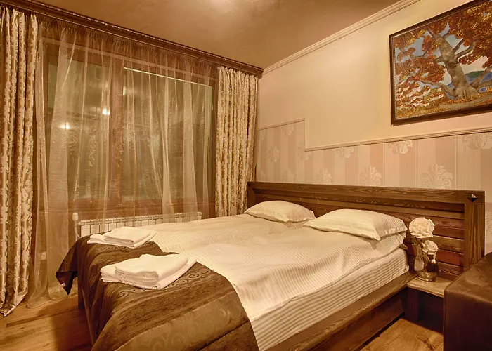 アパートホテル Forest Glade-апартаменти и за гости パンポロボ