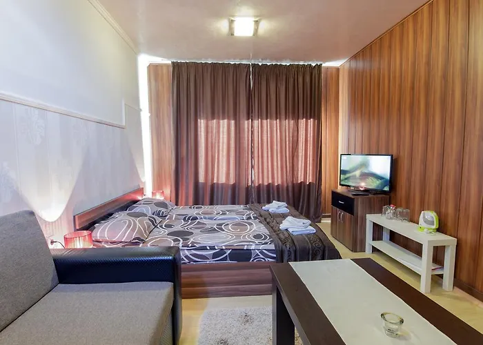 Forest Glade-апартаменти и за гости パンポロボ