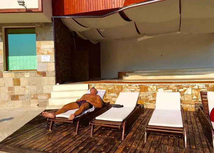 アパートホテル Forest Glade-апартаменти и за гости 3*